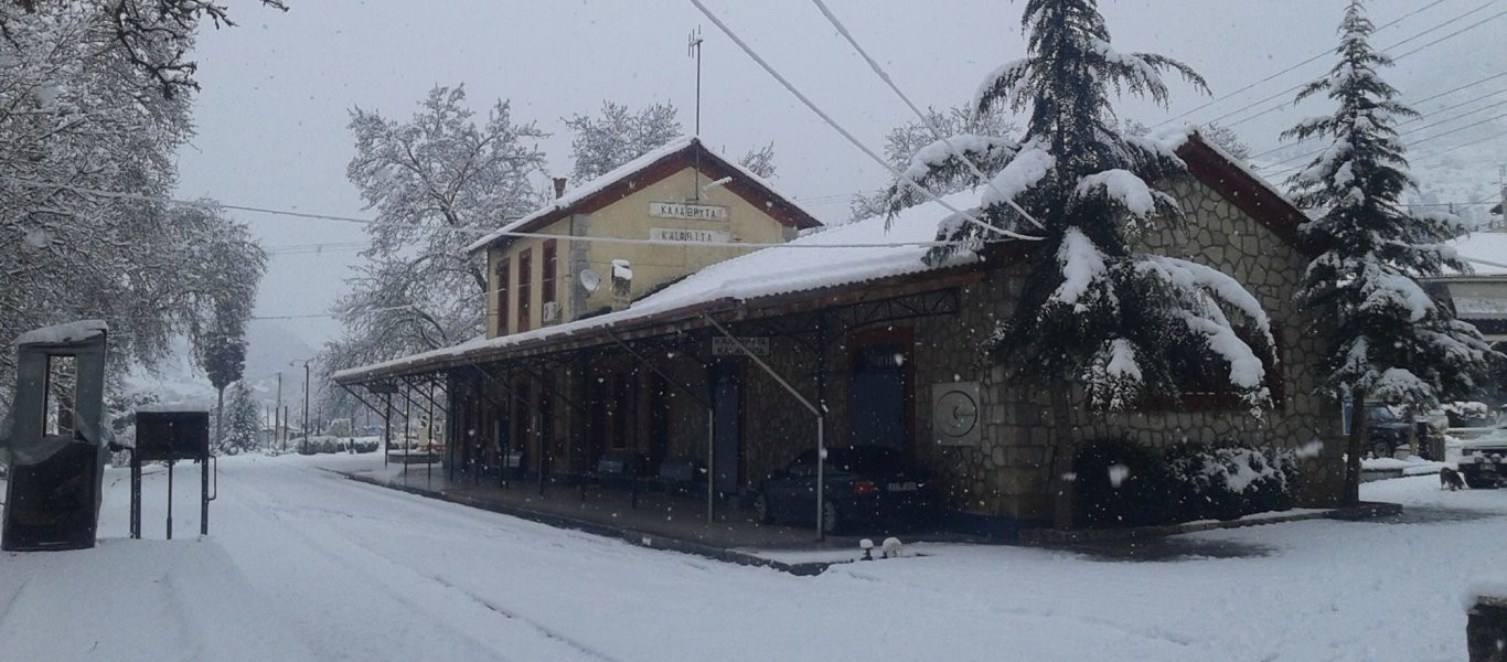 Κακοκαιρία: Κλειστοί δρόμοι και αποκλεισμένα χωριά (φωτό)